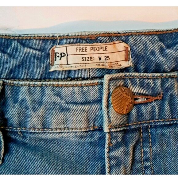 Free People raw hem very distressed faded cut out denim shorts 25 - Picture 8 of 8